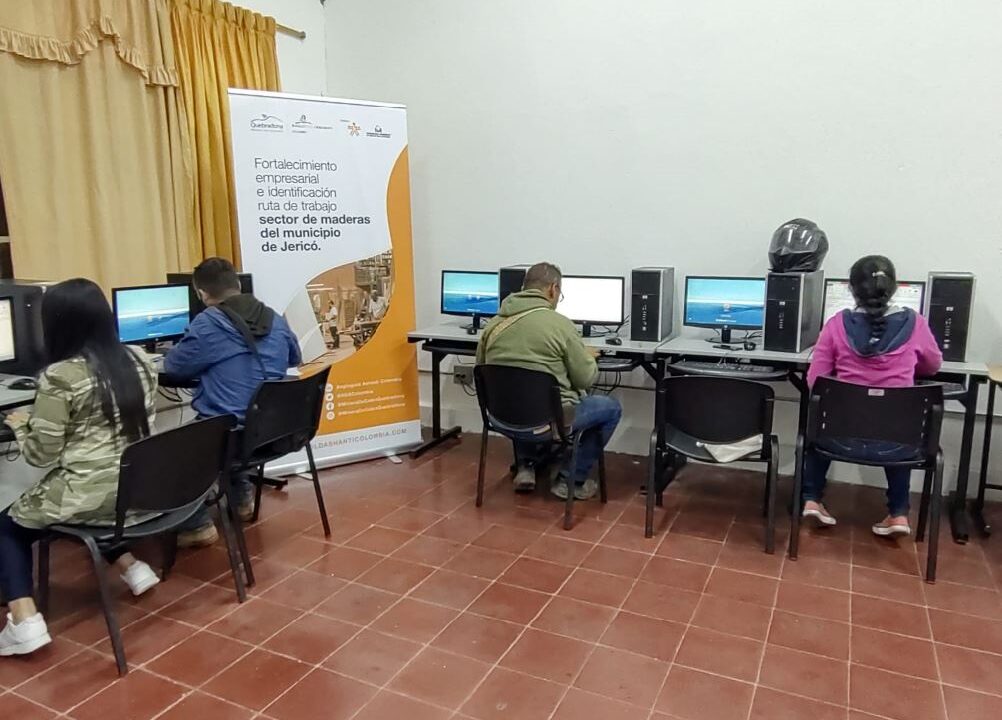 Ebanistas jericoanos participaron en un proceso de certificación por parte de la Cámara de Comercio de Medellín para Antioquia y el SENA