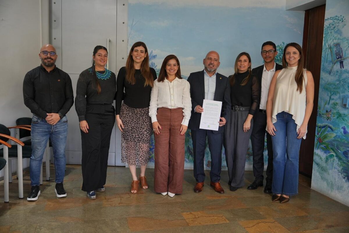 Corantioquia y Minera de Cobre Quebradona firman acuerdo por la sostenibilidad