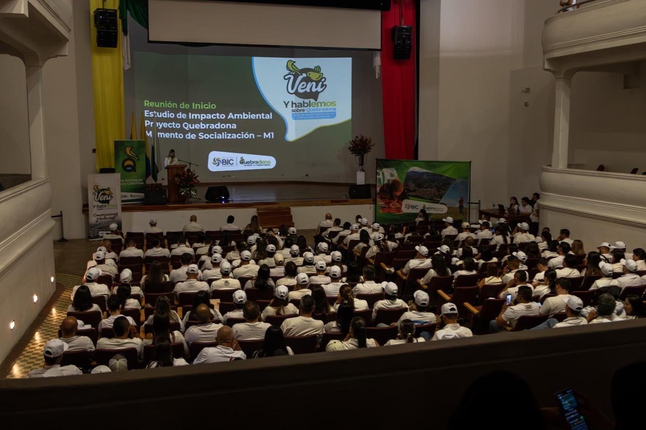 https://www.aldeadepiedras.com/wp-content/uploads/2026/09/Momento-1-Socializacion-con-empleados-Quebradona_contratistas_proveedores-1280x853.jpeg